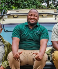 SAFARI GUIDES.